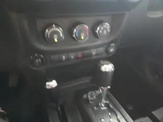 Jeep Wrangler Unlimited 2015 4x4 Altitude 4p SUV
