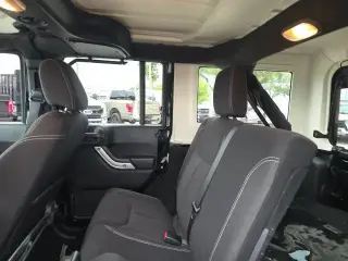 Jeep Wrangler Unlimited 2015 4x4 Altitude 4p SUV