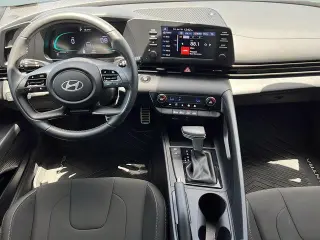 Sedán Hyundai ELANTRA 2025 SEL Sport de 4 puertas