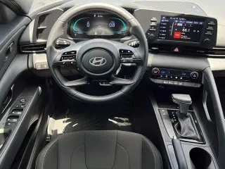 Sedán Hyundai ELANTRA 2025 SEL Sport de 4 puertas