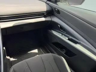Sedán Hyundai ELANTRA 2025 SEL Sport de 4 puertas