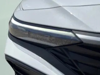 Sedán Hyundai ELANTRA 2025 SEL Sport de 4 puertas