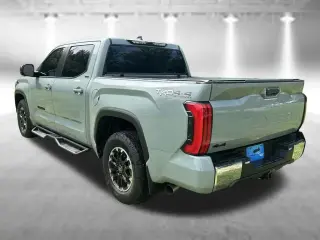 Toyota Tundra 2026 4x4 SR5 4 puertas CrewMax Cab Pickup SB