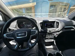 GMC Terrain SLE SUV de 4 puertas 2024