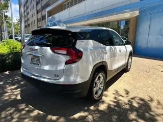 GMC Terrain SLE SUV de 4 puertas 2024