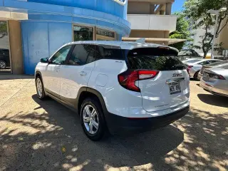 GMC Terrain SLE SUV de 4 puertas 2024