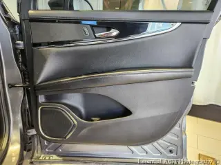 Lincoln Nautilus Standard SUV 4 puertas 2021