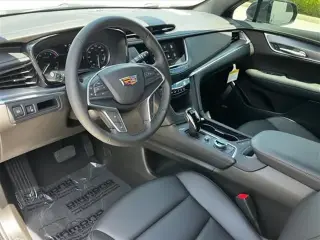 Cadillac XT5 Luxury SUV de 4 puertas 2025