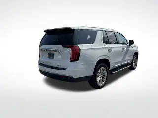 GMC Yukon 2024 4x2 SLT SUV de 4 puertas