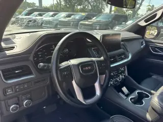 GMC Yukon 2024 4x2 SLT SUV de 4 puertas