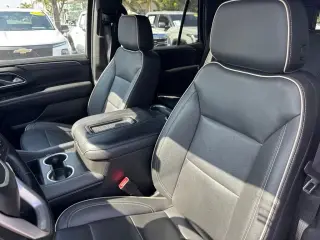 GMC Yukon 2024 4x2 SLT SUV de 4 puertas