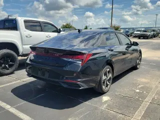Hyundai ELANTRA 2023 SEL 4p Sedan