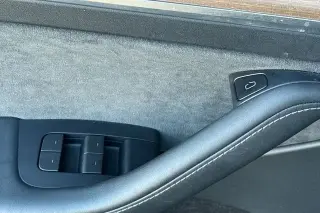 Tesla Model Y 2023 AWD 4p Crossover