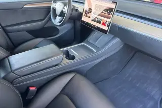 Tesla Model Y 2023 AWD 4p Crossover