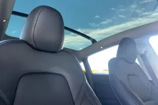 Tesla Model Y 2023 AWD 4p Crossover