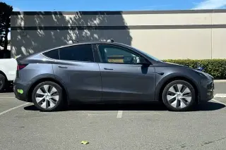 Tesla Model Y 2023 AWD 4p Crossover