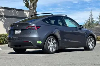 Tesla Model Y 2023 AWD 4p Crossover