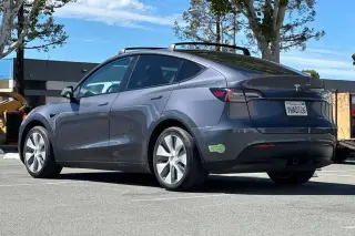 Tesla Model Y 2023 AWD 4p Crossover