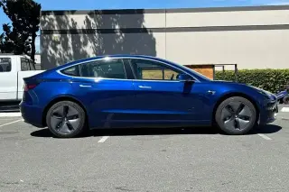Tesla Model 3 2019 Mid Range 4p Fastback