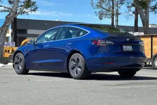 Tesla Model 3 2019 Mid Range 4p Fastback