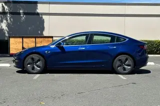 Tesla Model 3 2019 Mid Range 4p Fastback