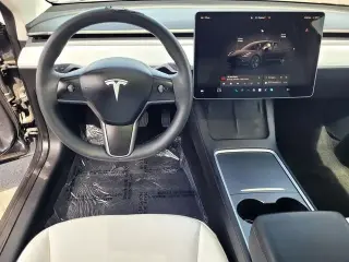 Tesla Model 3 2023 4p Sedan