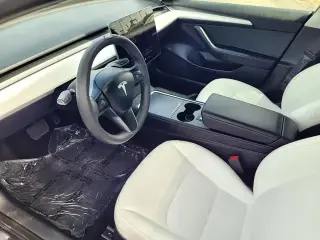 Tesla Model 3 2023 4p Sedan
