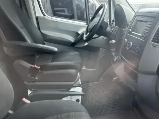Mercedes-Benz Sprinter Worker 2017 4x2 2500 3p 144 pulg. LC Furgoneta de Carga (3.0L V6)