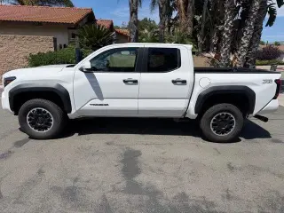 Toyota Tacoma 2024 4x4 SR5 4p Doble Cabina 5.0 ft SB