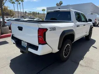 Toyota Tacoma 2024 4x4 SR5 4p Doble Cabina 5.0 ft SB