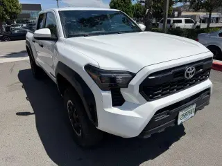 Toyota Tacoma 2024 4x4 SR5 4p Doble Cabina 5.0 ft SB