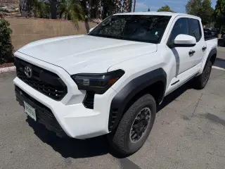Toyota Tacoma 2024 4x4 SR5 4p Doble Cabina 5.0 ft SB