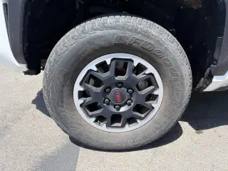 Toyota Tacoma 2024 4x4 SR5 4p Doble Cabina 5.0 ft SB