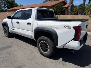 Toyota Tacoma 2024 4x4 SR5 4p Doble Cabina 5.0 ft SB