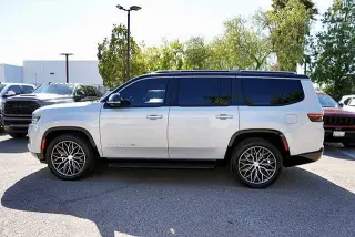 Jeep Wagoneer 2022 4x2 Serie II 4p SUV