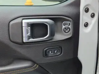 Jeep Wrangler 2024 4x4 Sahara SUV 4p