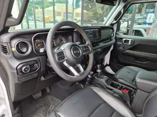 Jeep Wrangler 2024 4x4 Sahara SUV 4p