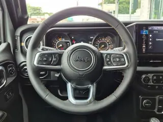 Jeep Wrangler 2024 4x4 Sahara SUV 4p