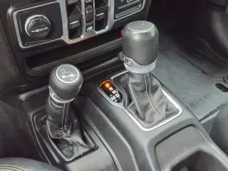 Jeep Wrangler 2024 4x4 Sahara SUV 4p