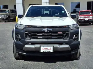 Chevrolet Colorado 2024 4x4 Trail Boss 4p. Cabina de Tripulante 5 ft. Carrocería Corta