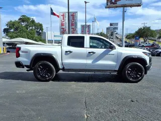 Chevrolet Colorado 2024 4x4 Trail Boss 4p. Cabina de Tripulante 5 ft. Carrocería Corta