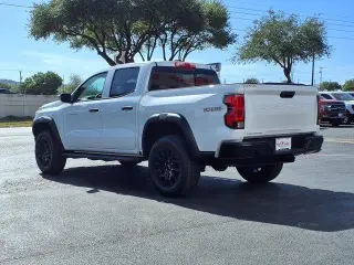 Chevrolet Colorado 2024 4x4 Trail Boss 4p. Cabina de Tripulante 5 ft. Carrocería Corta