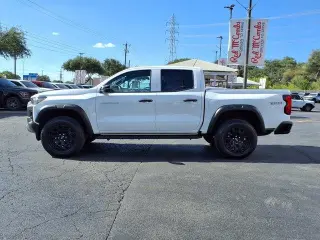 Chevrolet Colorado 2024 4x4 Trail Boss 4p. Cabina de Tripulante 5 ft. Carrocería Corta