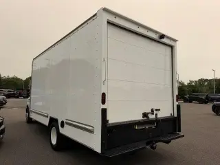 Ford E-Series 2022 E-350 SD 2p 138 in. CA Chasis Corto de Montura