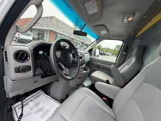 Ford E-Series 2022 E-350 SD 2p 138 in. CA Chasis Corto de Montura