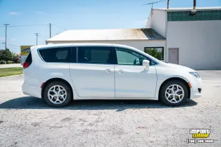 Chrysler Pacifica 2018 Touring Plus 4dr Mini-Van