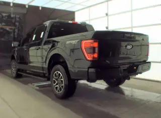 Ford F-150 2023 4x4 XLT 4 puertas SuperCrew batea de 5.5 pies