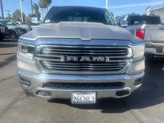 Ram 1500 2022 4x2 Laramie Cabina Doble de 4 puertas, caja corta de 5.6 pies