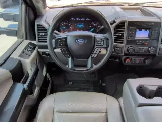 Ford F-250 Super Duty 2021 4x4 XL Cabina Doble (Crew Cab) de 4 puestas y caja larga (LB) de 8 pies