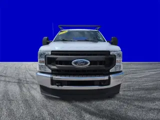 Ford F-250 Super Duty 2021 4x4 XL Cabina Doble (Crew Cab) de 4 puestas y caja larga (LB) de 8 pies